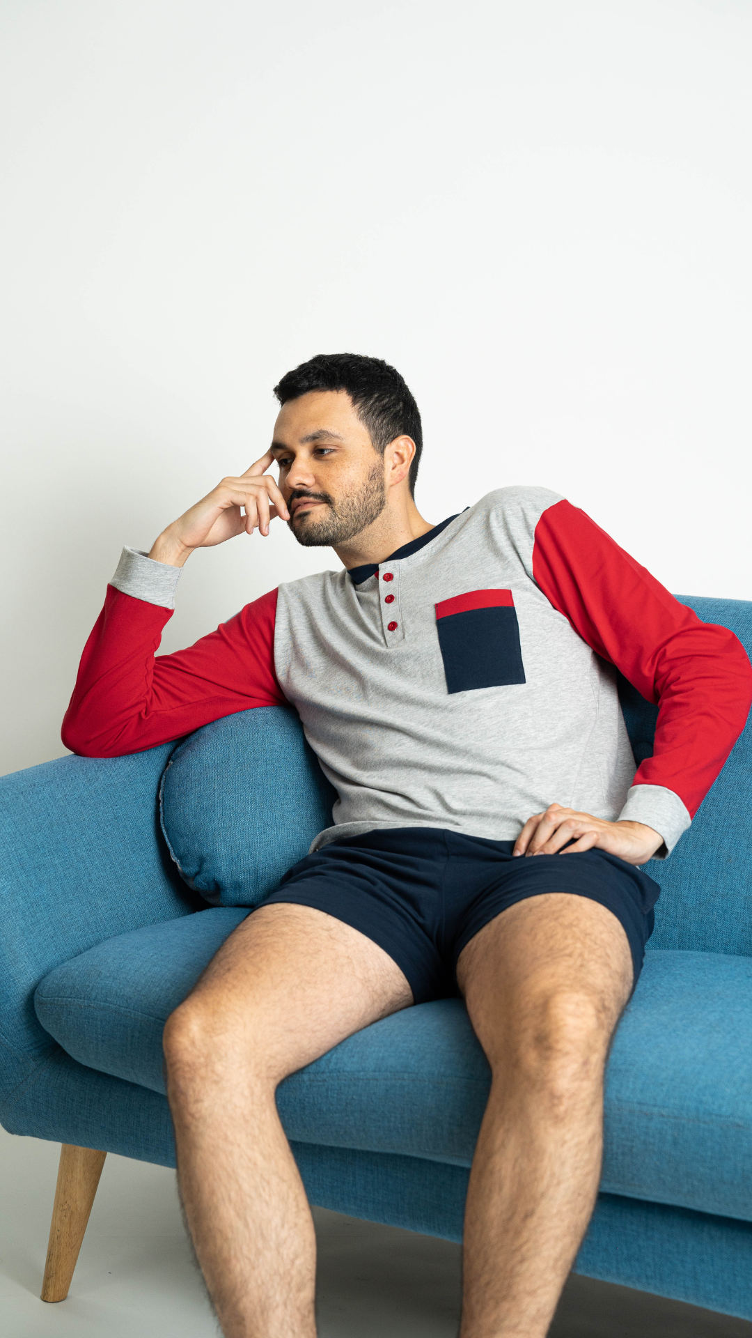 Pijama Tommy de Tshirt manga larga y short con bolsas
Elaborada en algodón 100% Tejido de punto