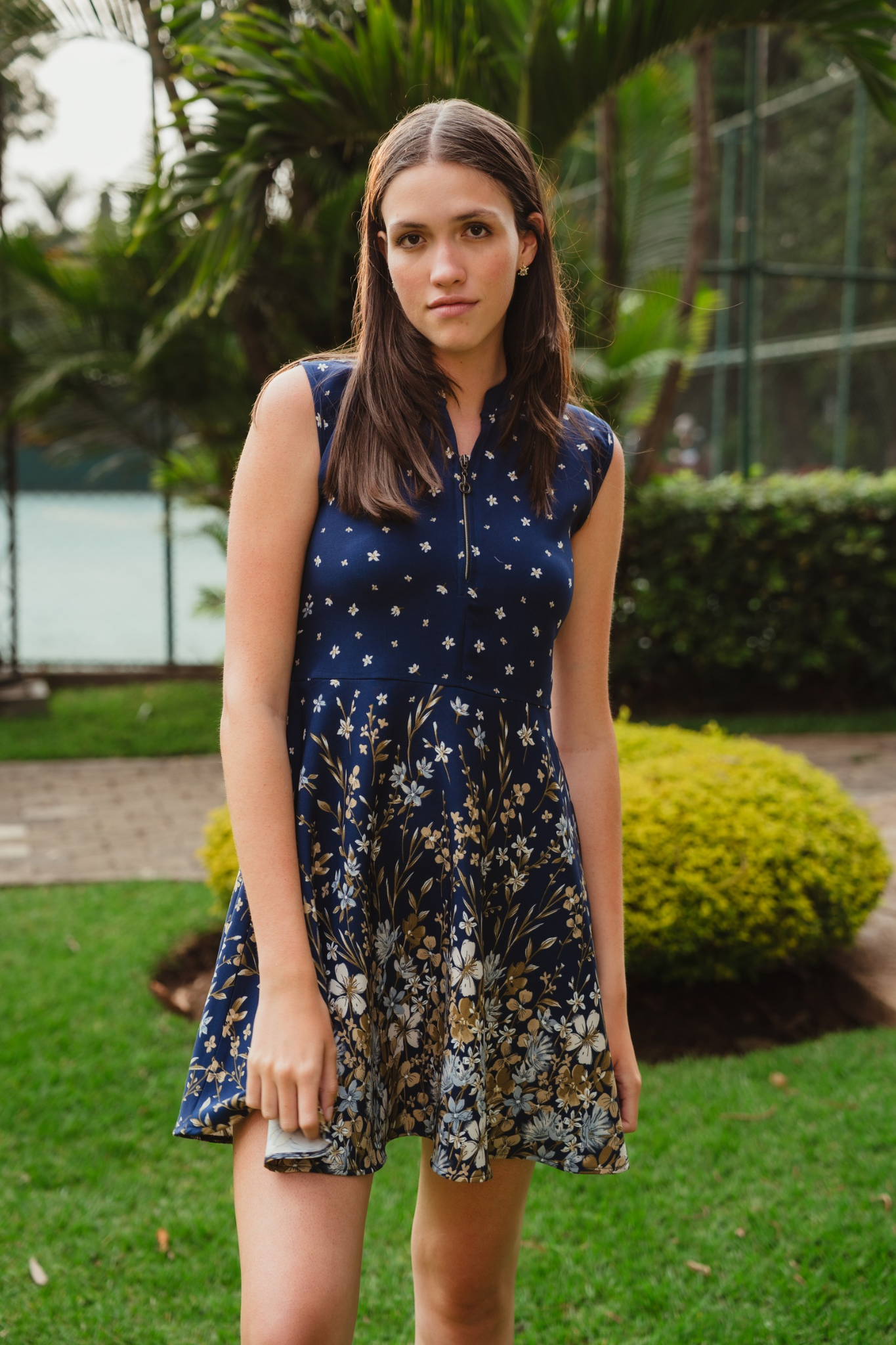 Vestido Corto Vici en una pieza corto ,
elaborado en algodón 100% tipo hindú