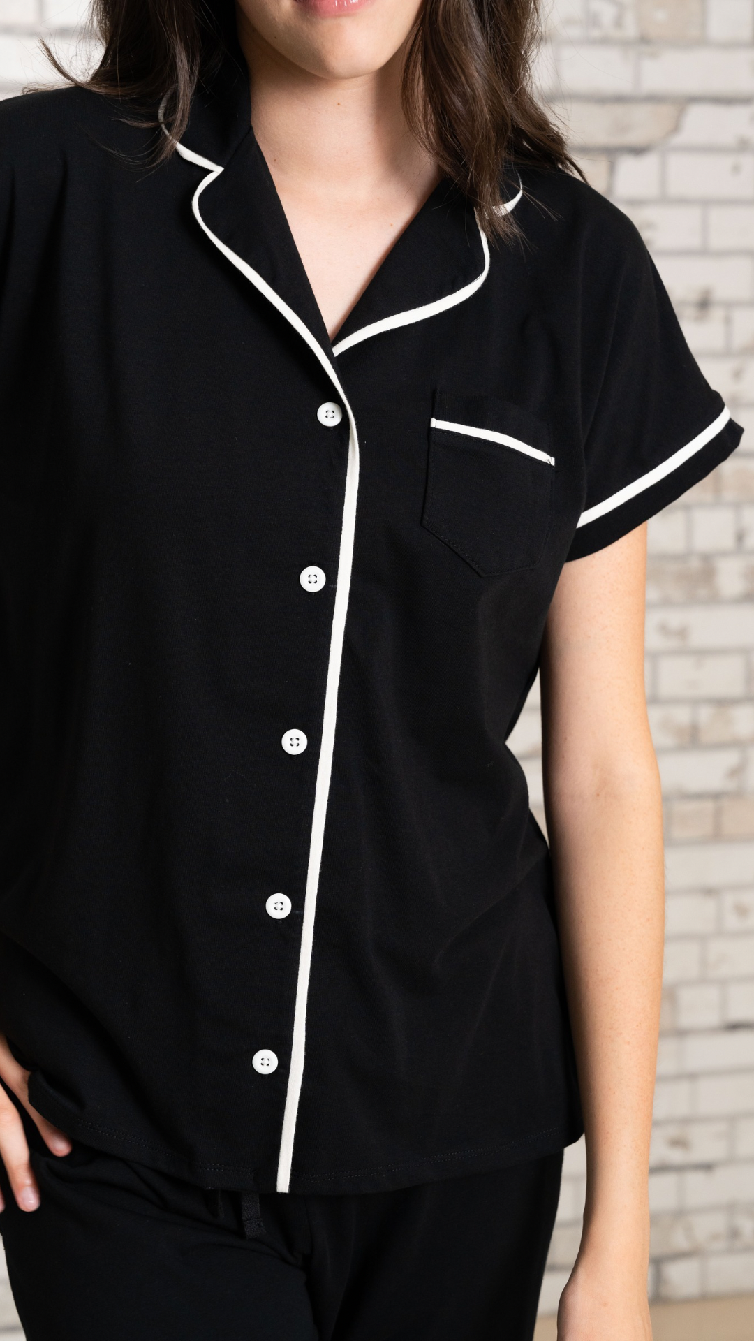 Pijama Camisera Off duty Black 2 piezas , blusa manga corta , y pantalón con bolsas