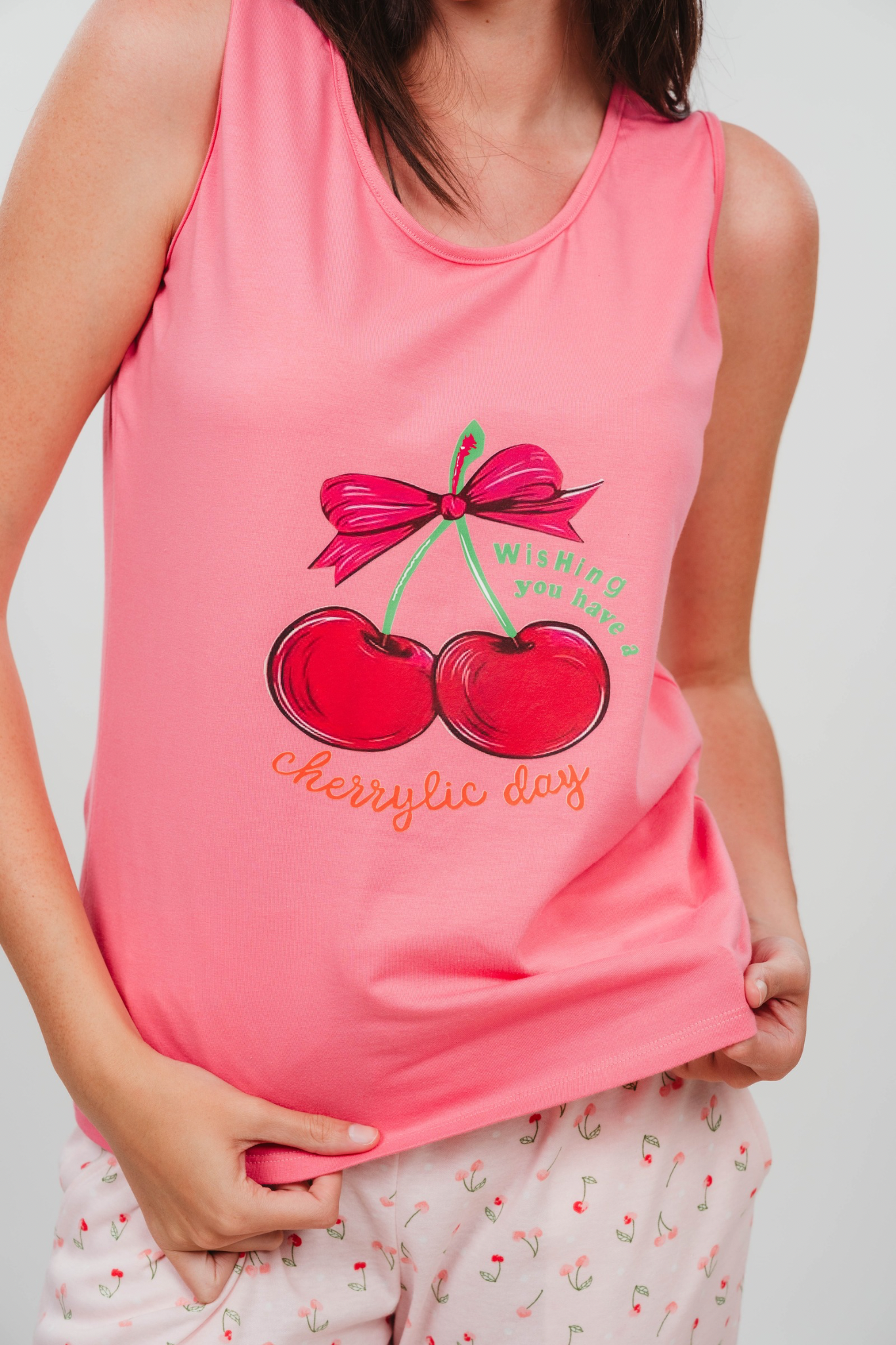 Pijama Cherry 2 piezas , blusa manga corta , y pantalón con bolsas