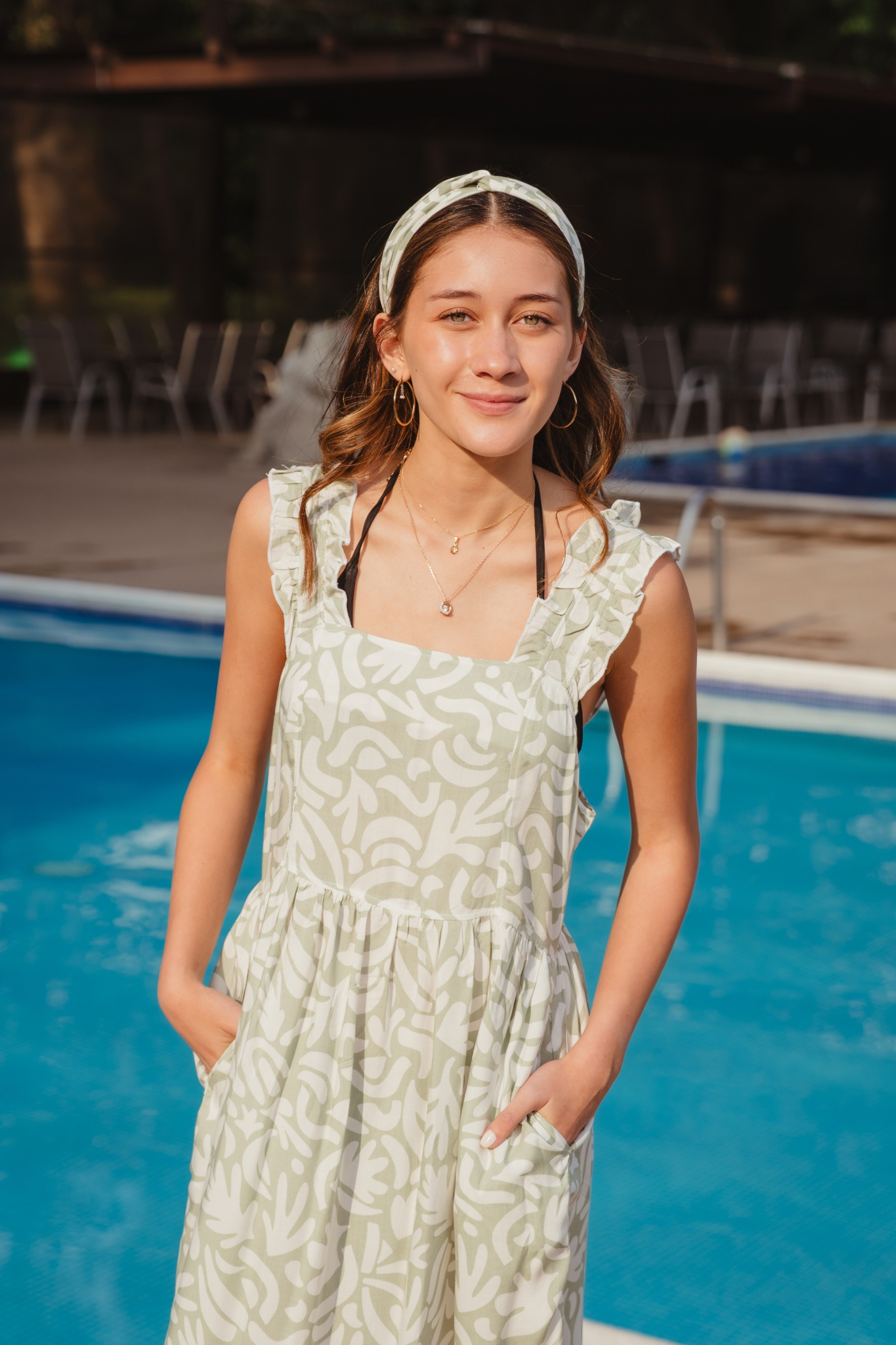 Vestido Verdino en una pieza ,
elaborado en algodón 100% tipo hindú
Espalda cruzada