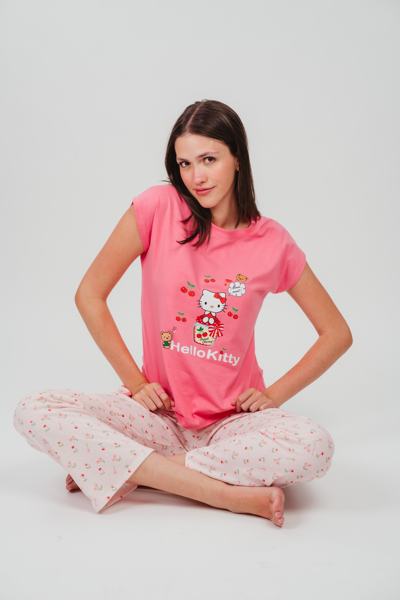Pijama Kitty 2 piezas , blusa  manga corta  , y pantalón con bolsas 