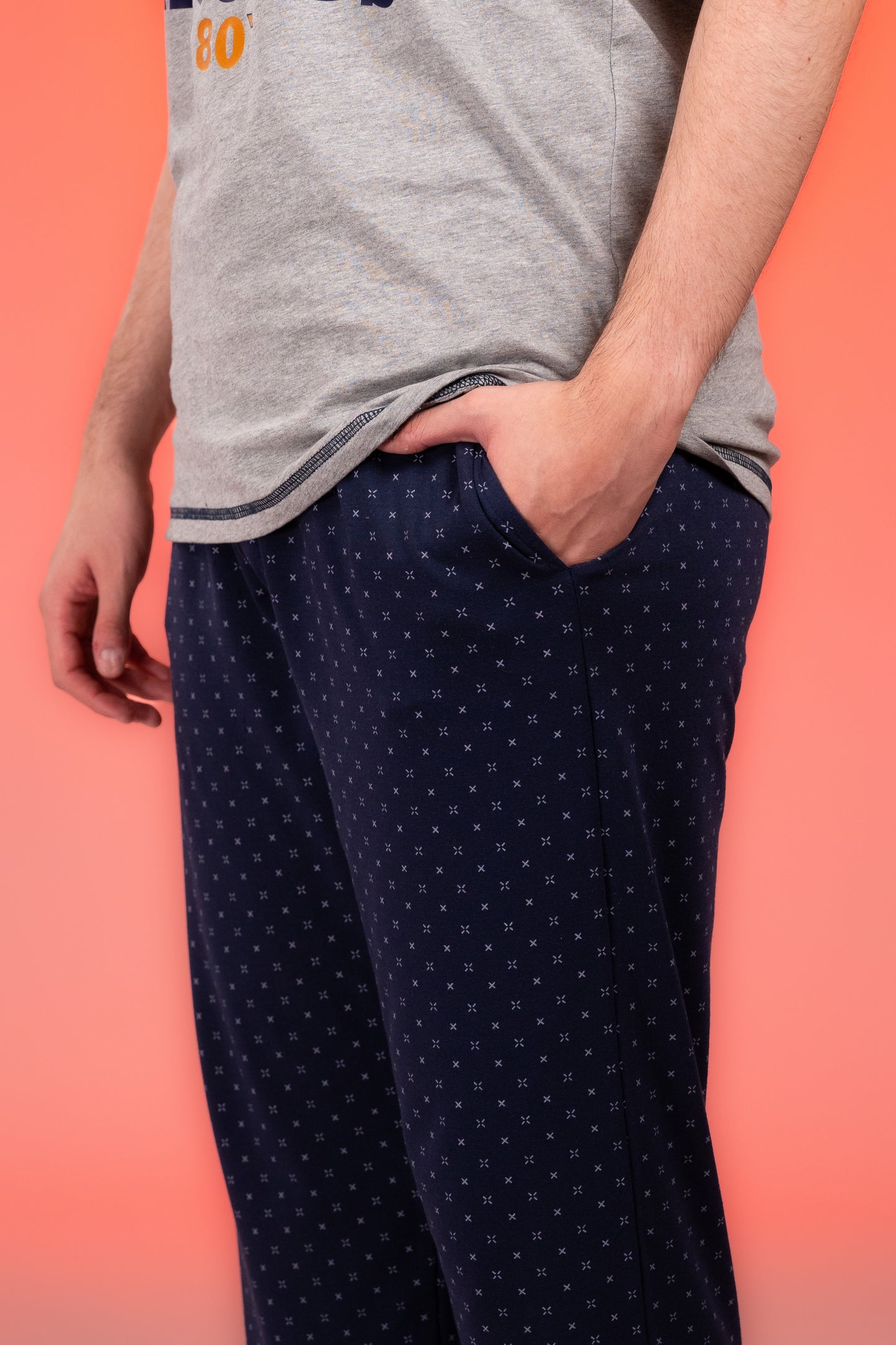 Pijama Record de Tshirt manga corta y pantalon recto con bolsas 

Elaborada en algodón 100% Tejido de punto