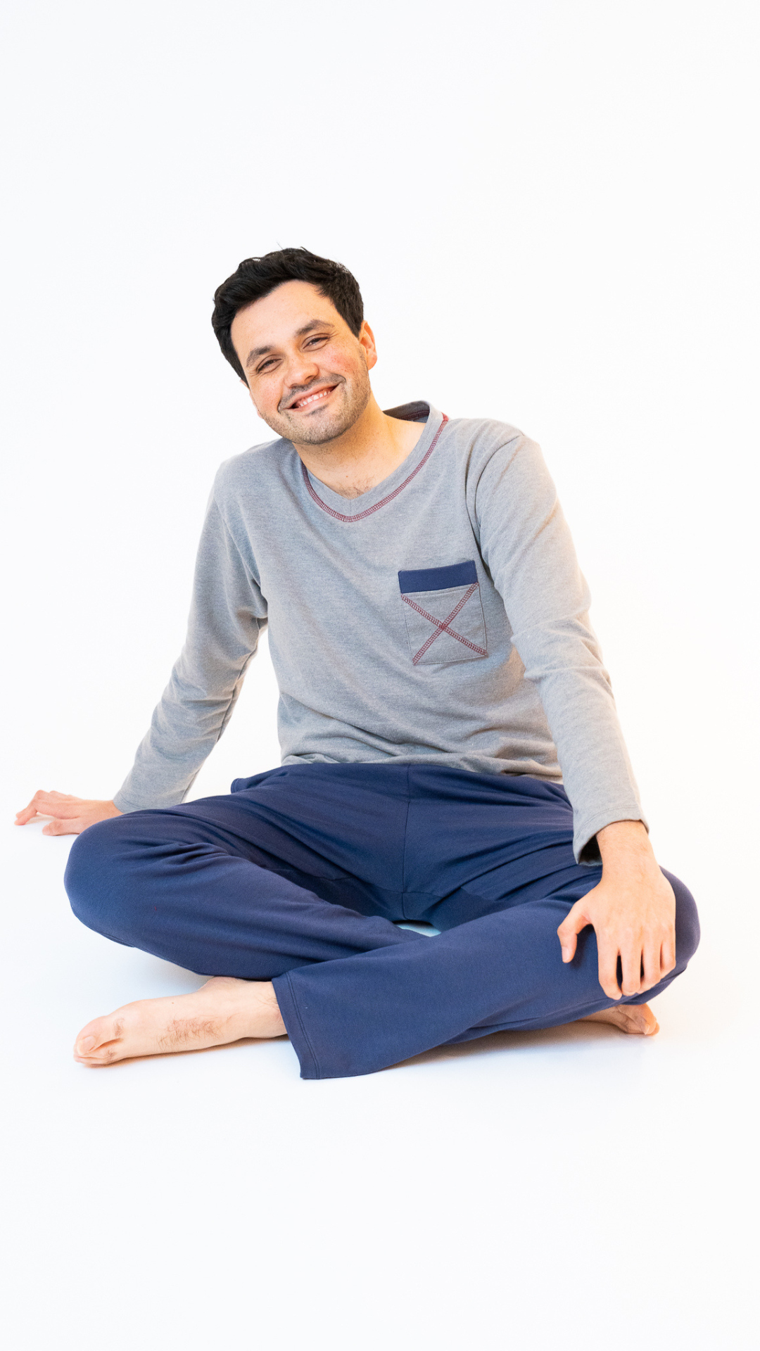 Pijama Jorge de Tshirt manga larga y pantalon con bolsas

Elaborada en algodón 100% tejido de punto 