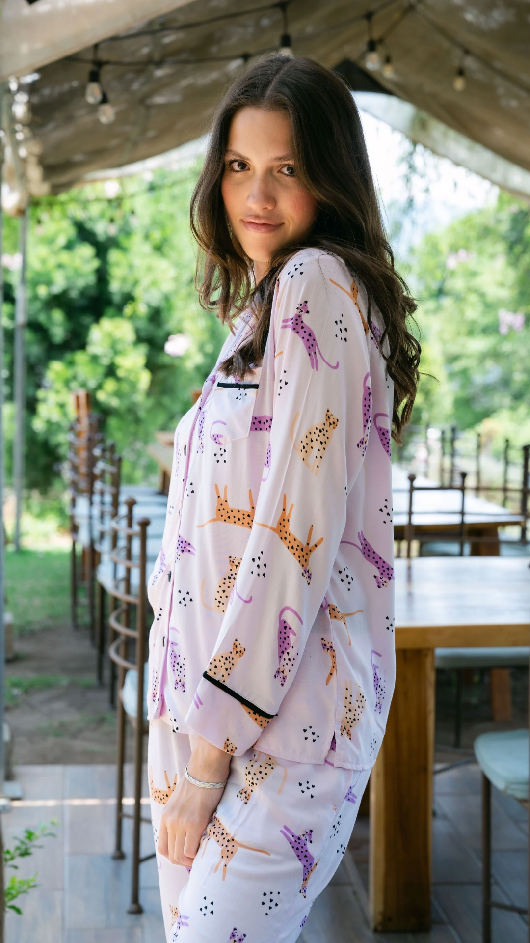 Pijama Camisera leopardo 2 piezas , blusa  manga larga  , y pantalón con bolsas 