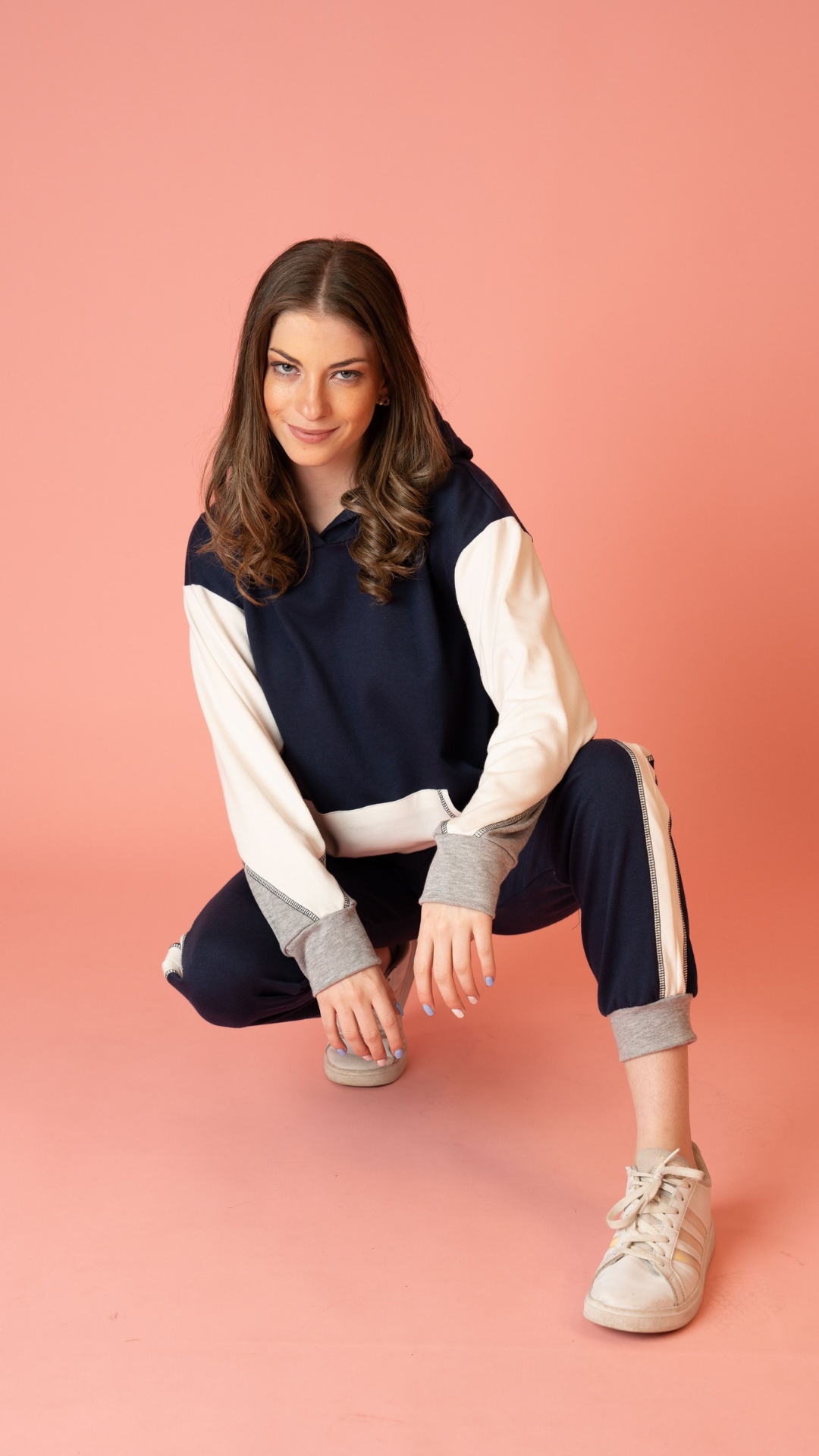 Set Vele de sudadera y Pantalon con bolsas,

Elaborado en Algodon spandex