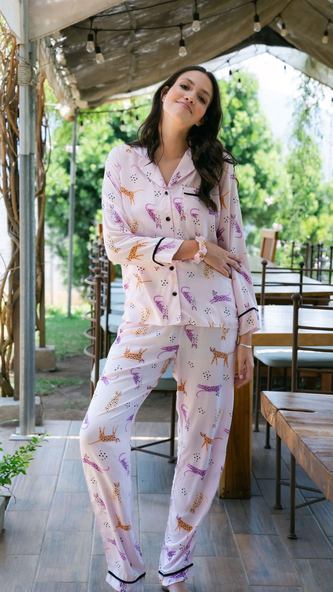 Pijama Camisera leopardo 2 piezas , blusa  manga larga  , y pantalón con bolsas 