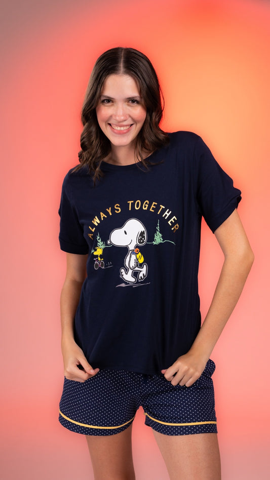 Pijama Clásica Puntitos Snoopy 2 piezas , blusa  manga corta  , y short con bolsas 