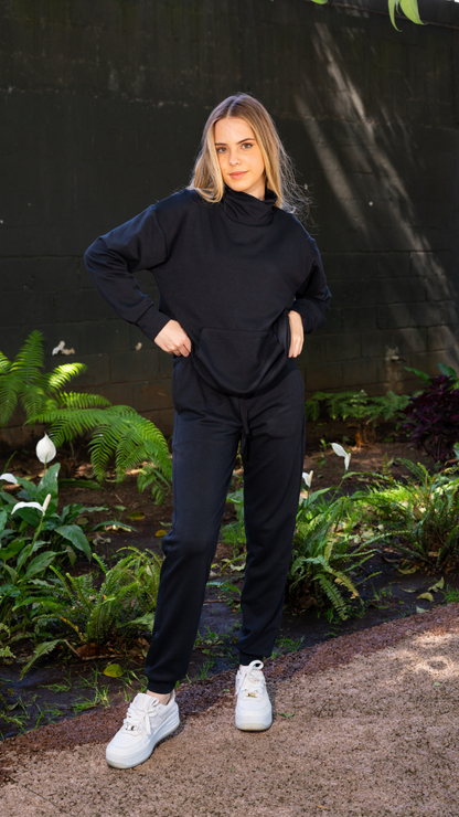 Set hugs black de sudadera y Pantalon con bolsas