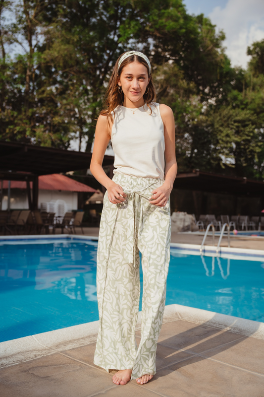 Set Verano Verdino 1 piezas , pantalón ancho  con bolsas y vuelos 

Pantalón elaborado en algodón 100% tipo hindú  