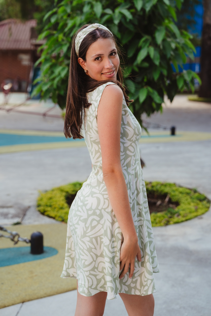 Vestido Corto Verdino en una pieza corto ,

elaborado en algodón 100% tipo hindú  