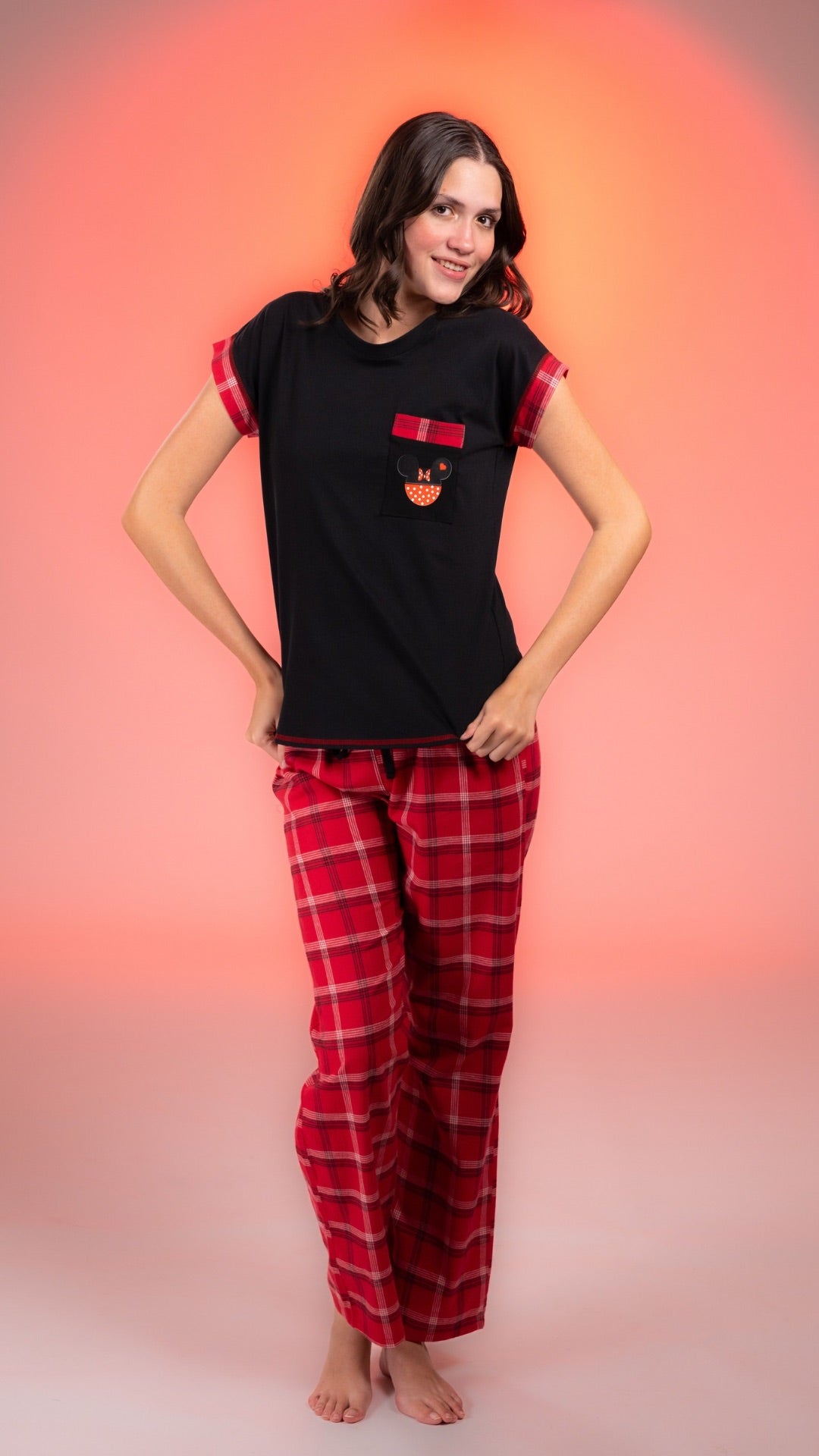 Pijama Clasica Mickey 2 piezas , blusa  manga corta   , y pantalón con bolsas 