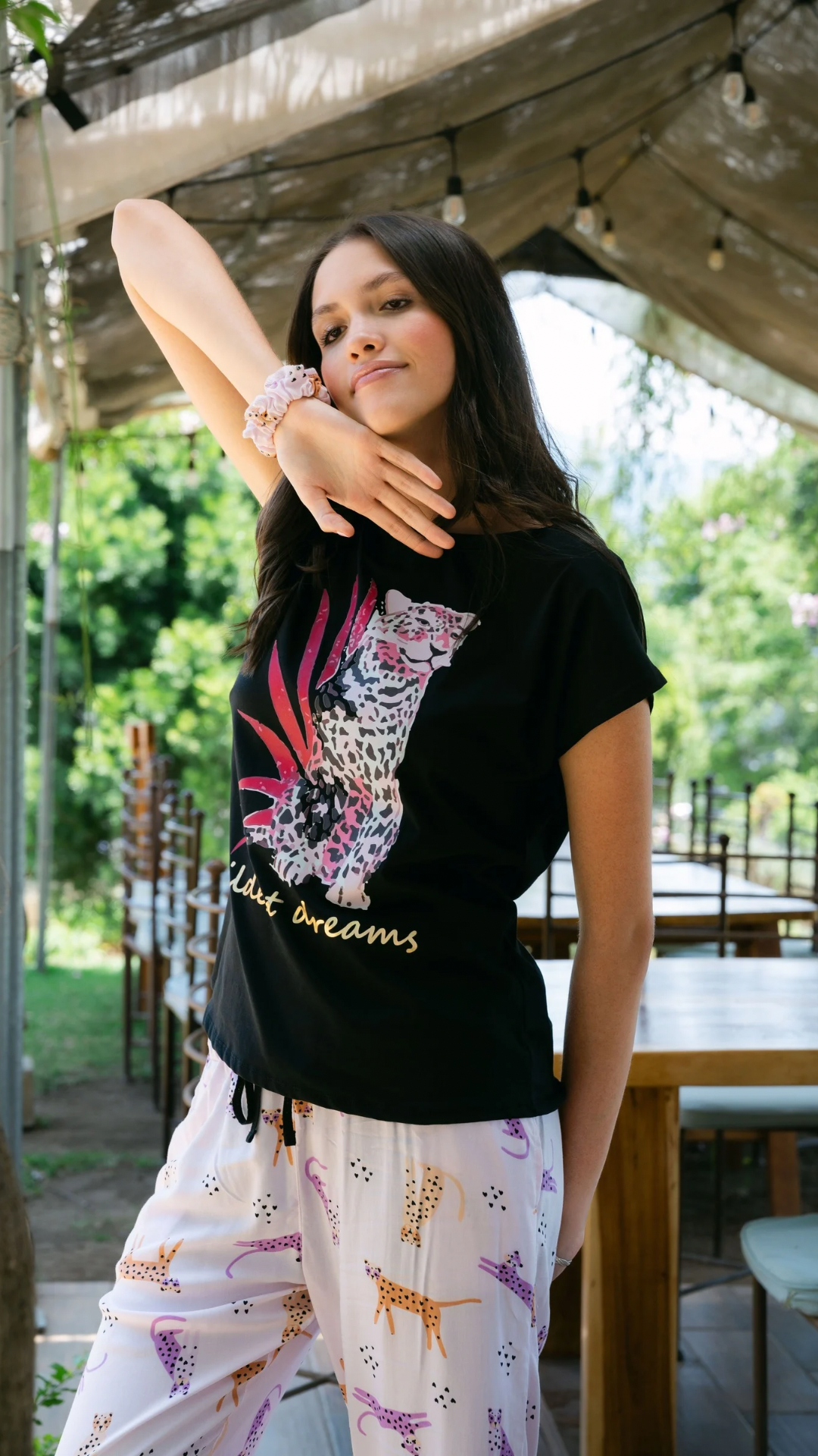 Pijama Clásica leopardo 2 piezas , blusa  manga corta  , y pantalón con bolsas 