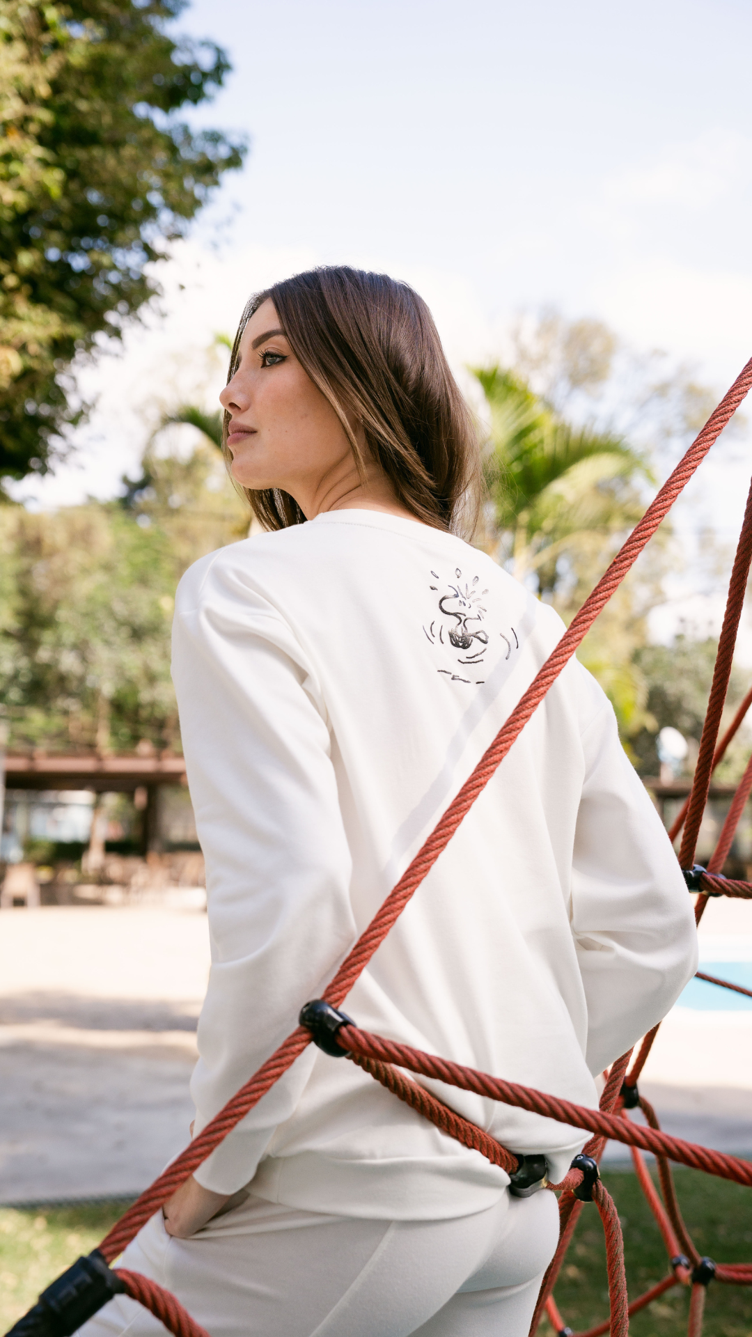 Set Loungwear Monday Vibes Ivory de sudadera y Pantalon con bolsas tipo cargo,