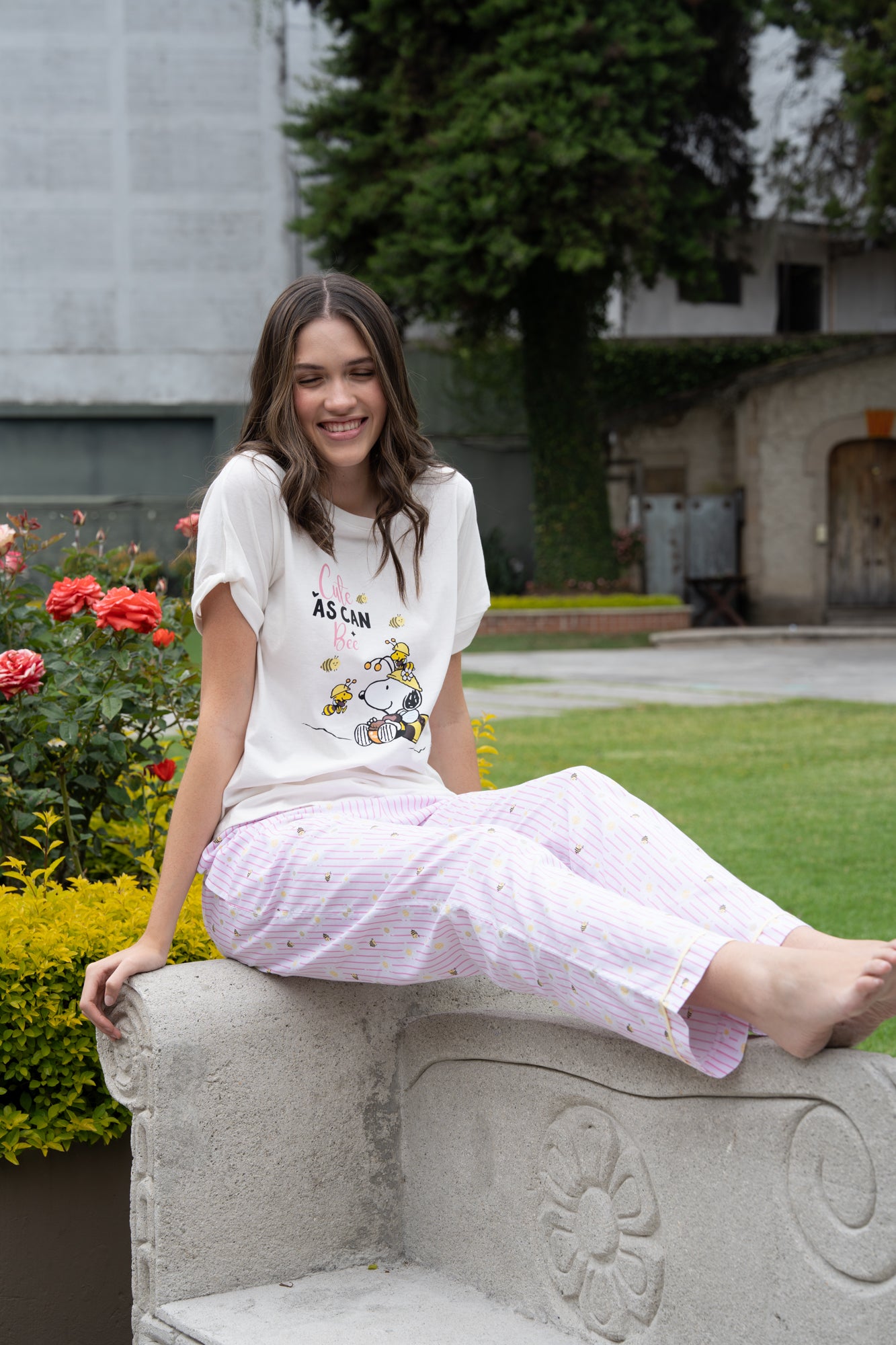 Pijama cute Bee Snoopy 2 piezas , blusa  manga corta  y pantalón con bolsas 