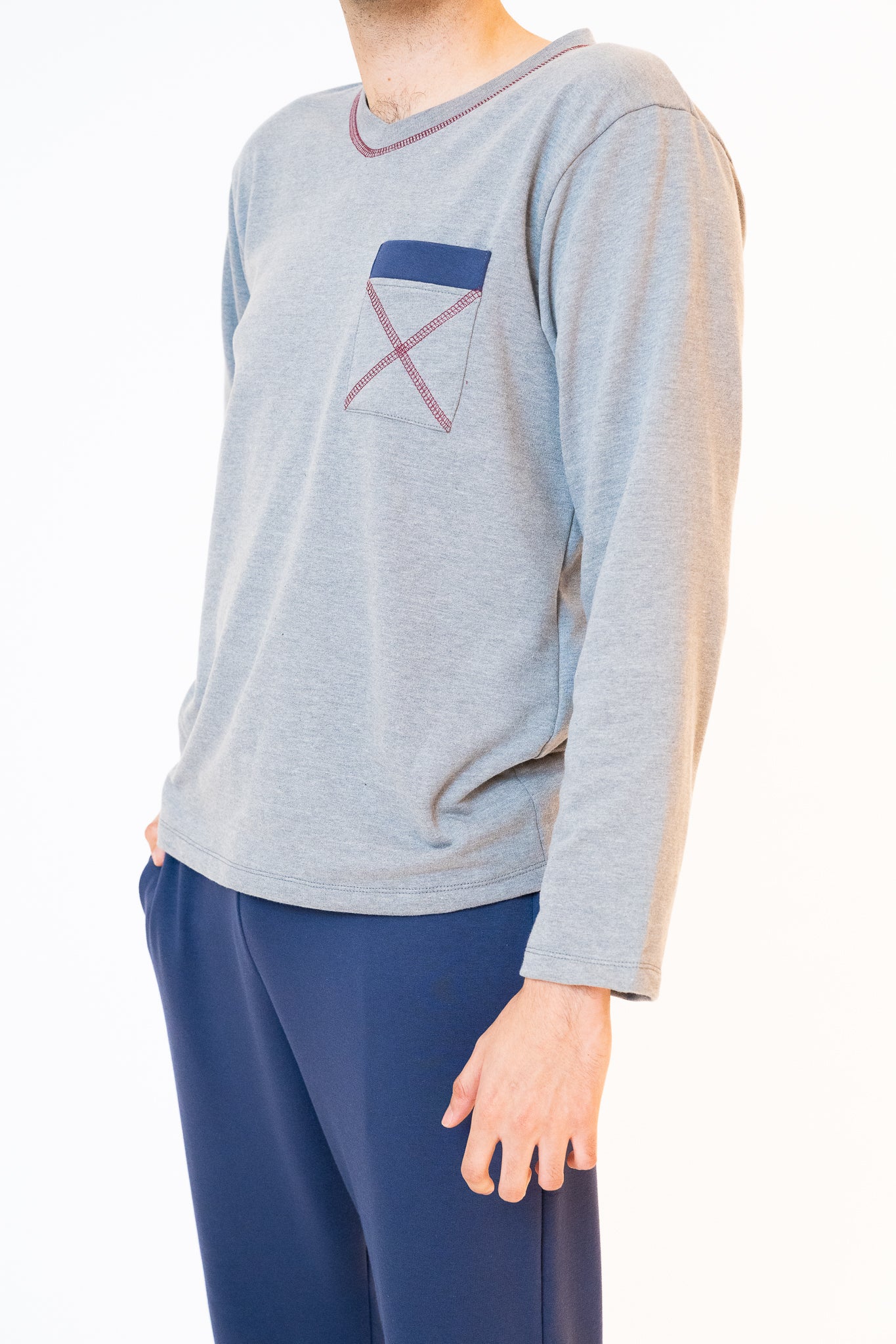 Pijama Jorge de Tshirt manga larga y pantalon con bolsas

Elaborada en algodón 100% tejido de punto 