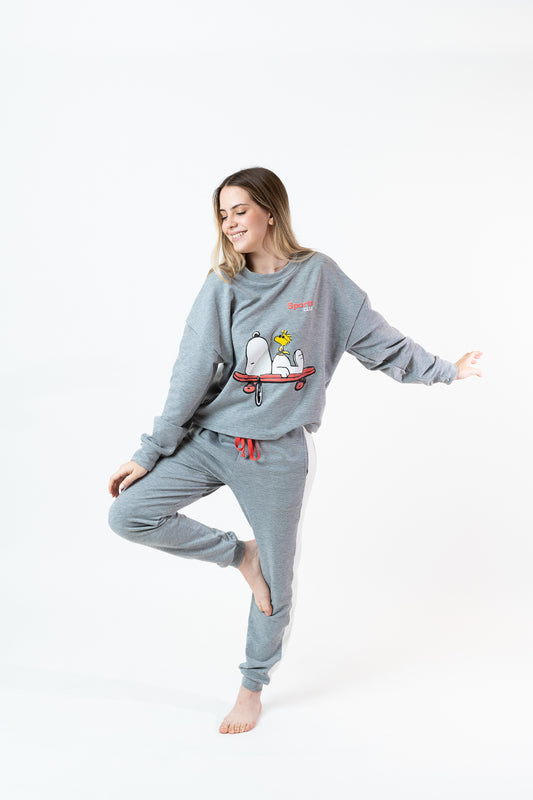 Set de loungewear Sport Snoopy color gris, incluye sudadera y pantalón de algodón spandex
