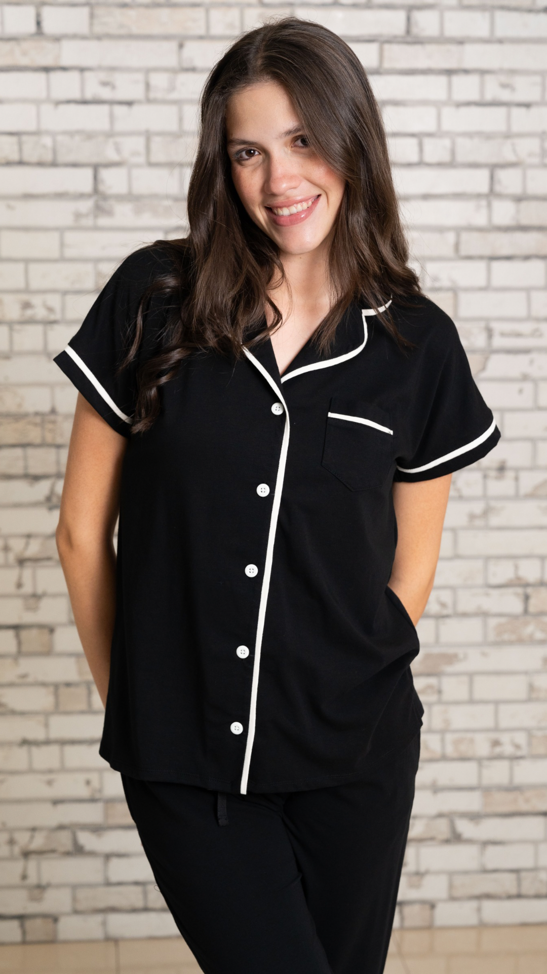 Pijama Camisera Off duty Black 2 piezas , blusa  manga corta  , y pantalón con bolsas 