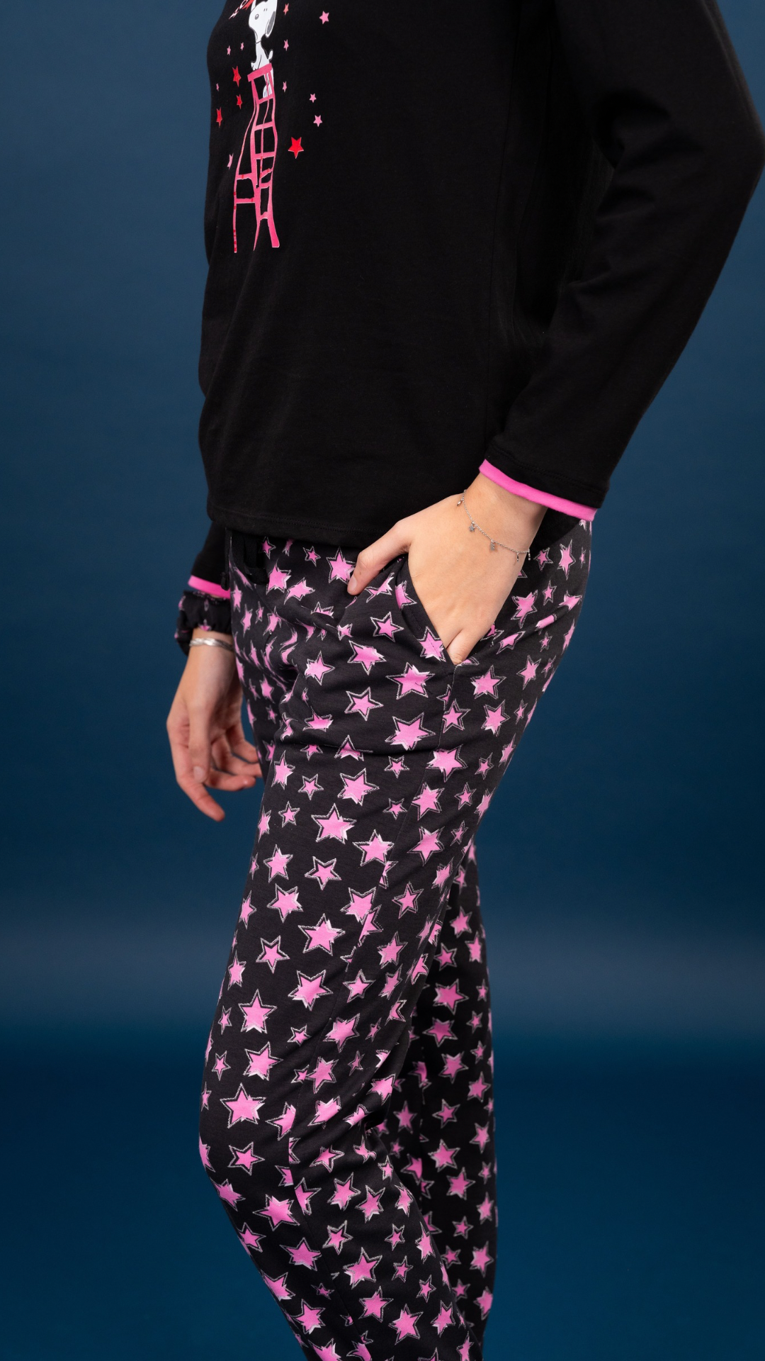 Pijama Star snoopy 2 piezas , blusa  manga larga  , y pantalón con bolsas 