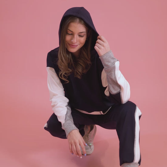 Set Vele de sudadera y Pantalon con bolsas,

Elaborado en Algodon spandex