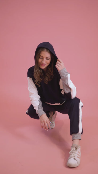 Set Vele de sudadera y Pantalon con bolsas,

Elaborado en Algodon spandex